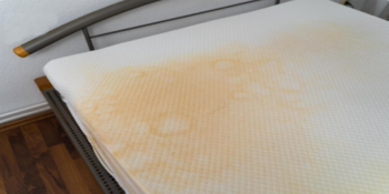 Acabe com as Manchas Amarelas e Revitalize Seu Colchão em Minutos